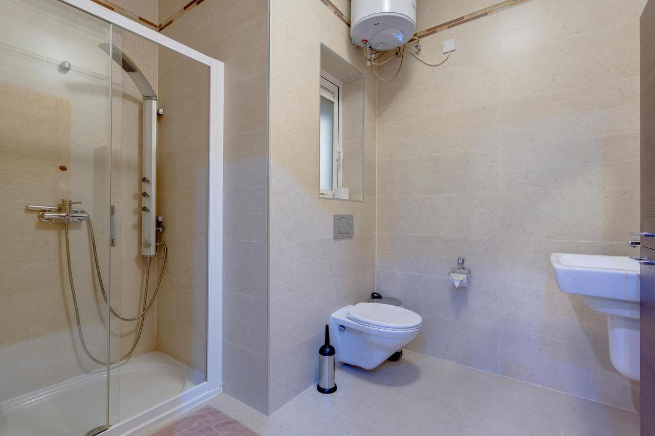 Luxury Apt W/ Side Seaviews And Pool, Top Location Sliema Exterior foto